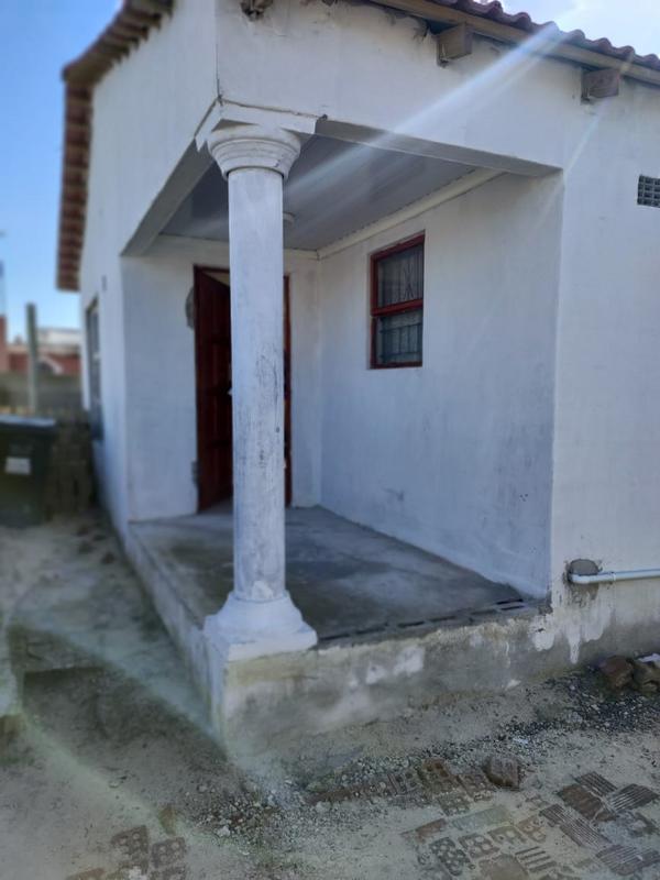 4 Bedroom Property for Sale in Ilitha Park Western Cape